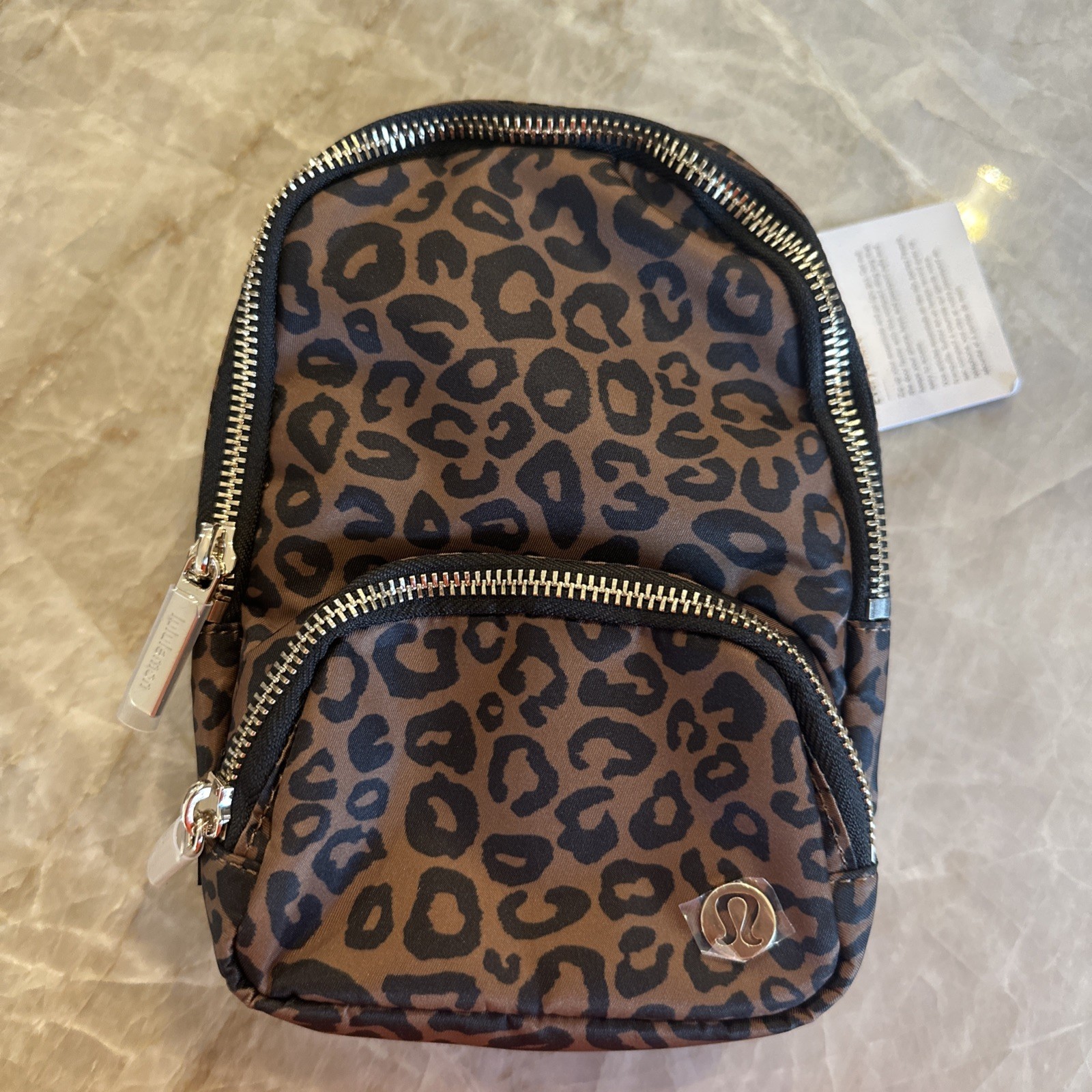Lululemon Everywhere Sling Bag Small 2L Leopardo Shift Midi Desert Khaki NEW