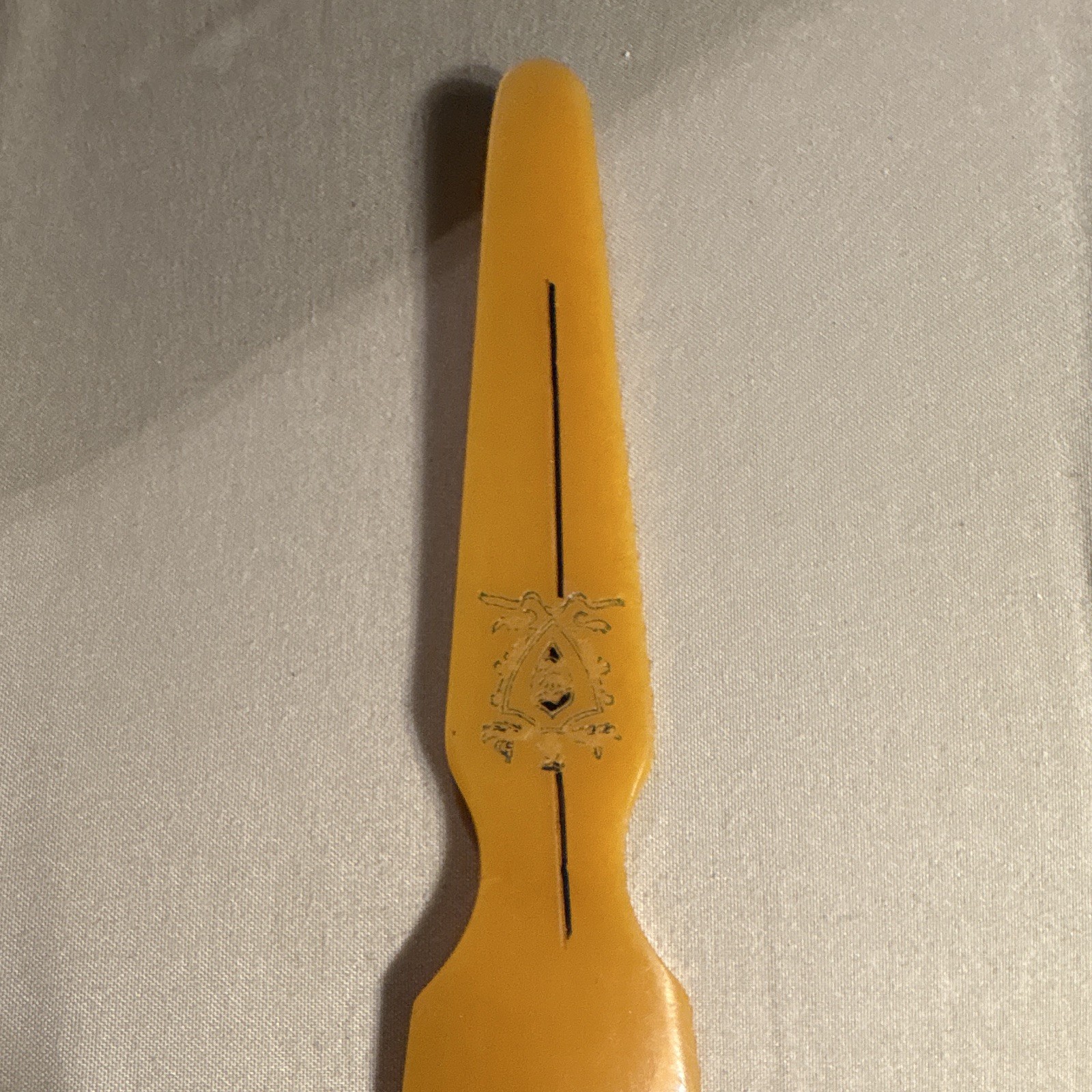 Deco from the 30’s short yellow shoehorn