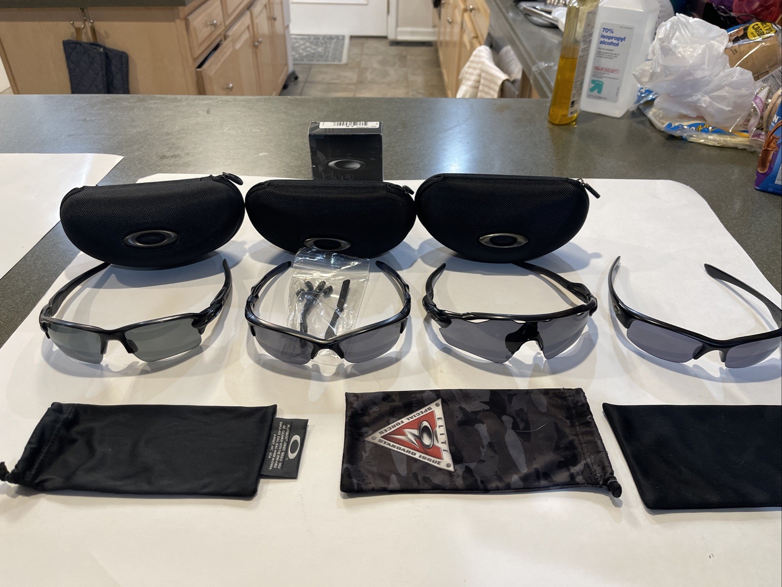 Authentic Oakley Sunglasses Collection 4 Sunglasses 3 Cases Read Details 4 Info