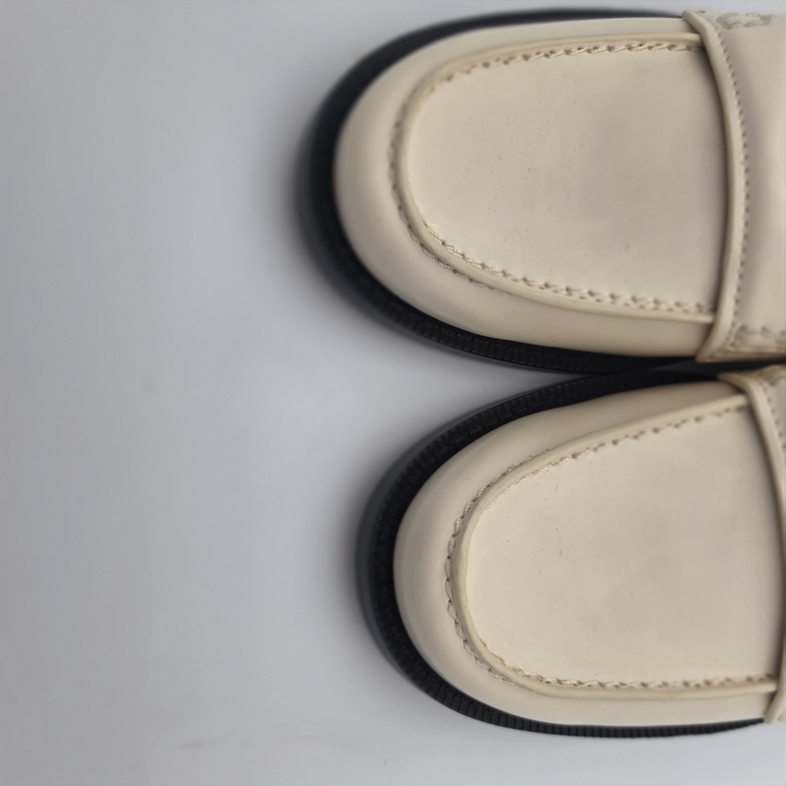 Franco Sarto Cream Loafers Size 5M Women’s Slip-On Classic Preppy Chic NEW