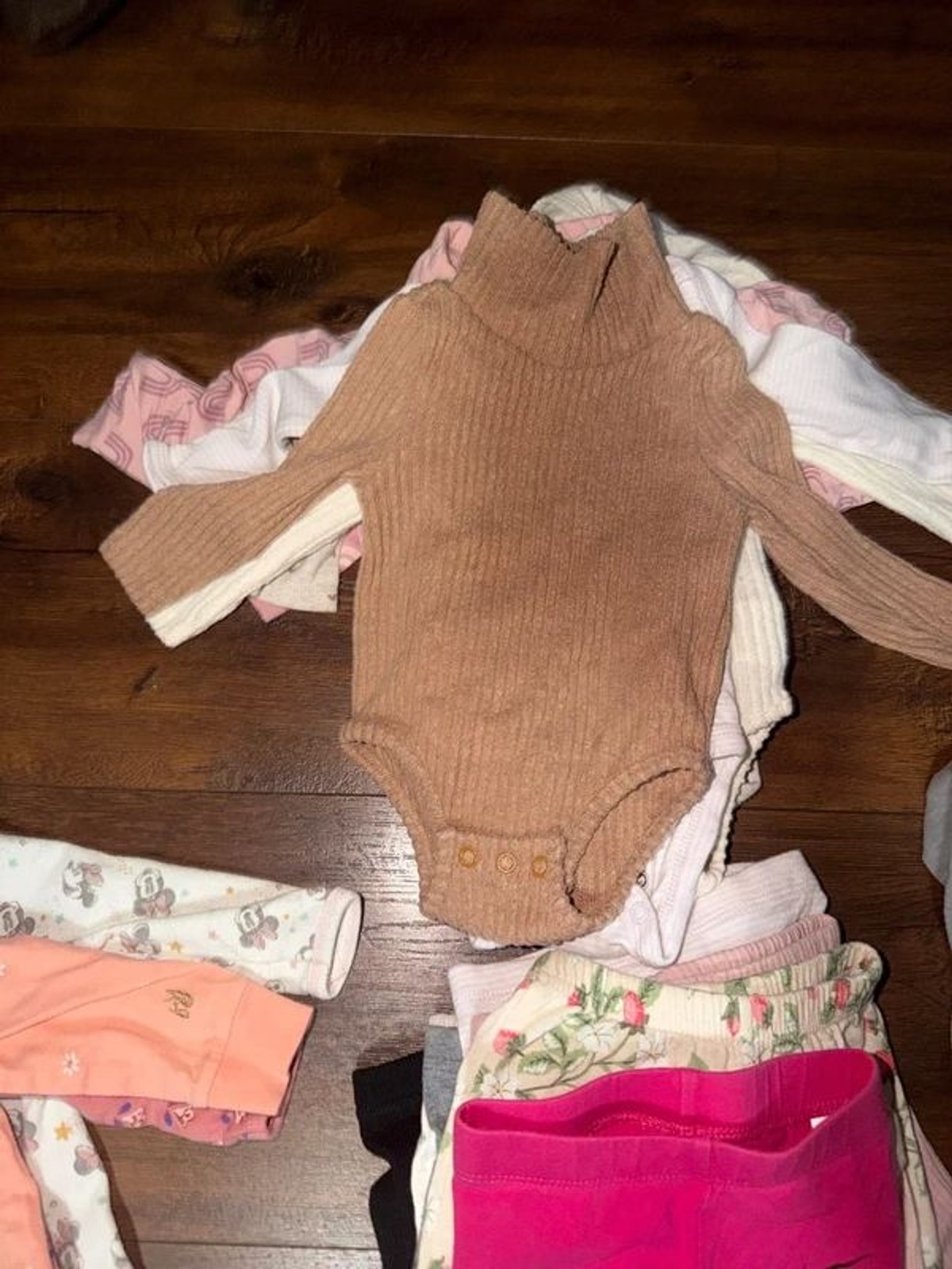 Huge 3-6 mo clothing lot, 40 pieces