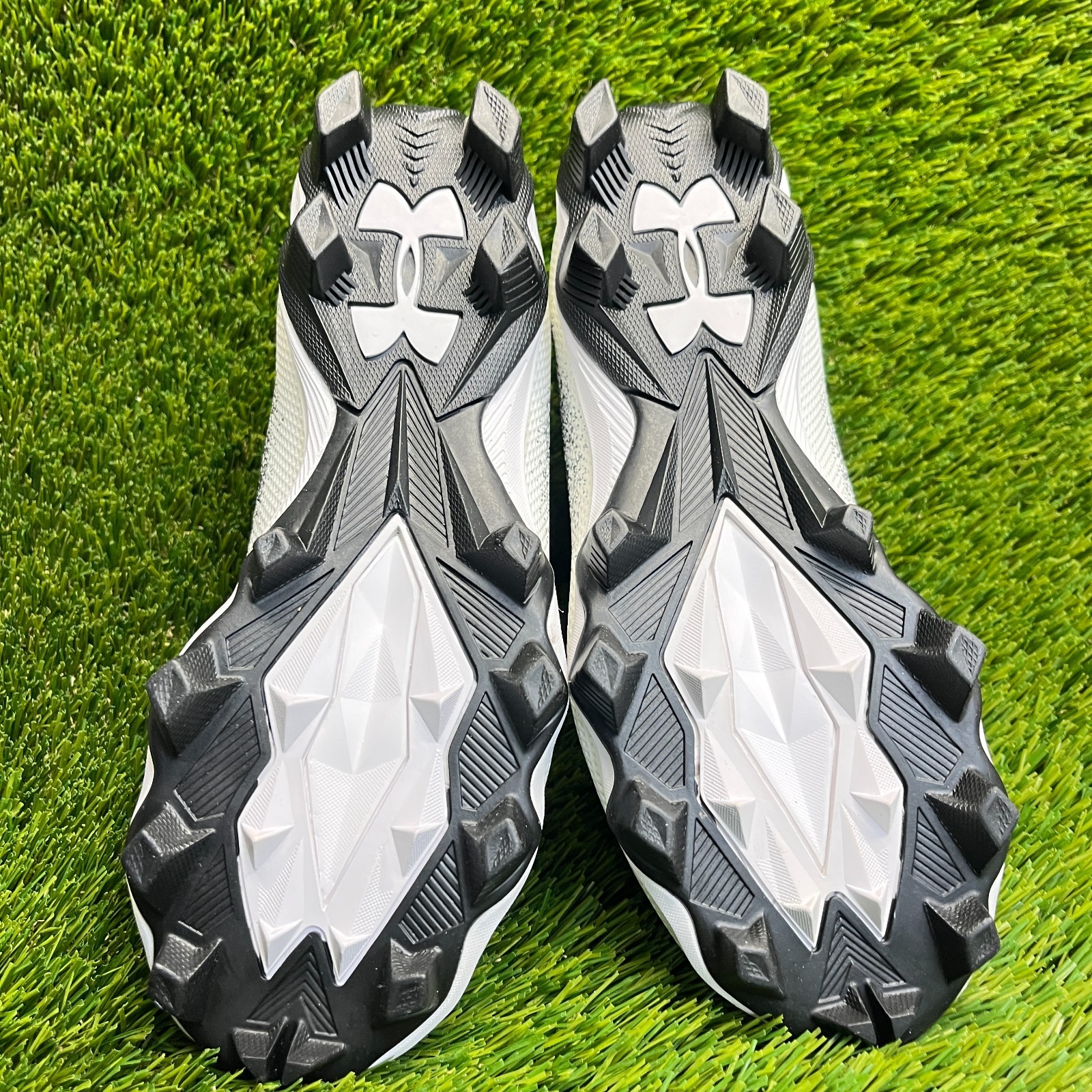 Under Armour Spotlight Franchise RM 2.0 Boys Size 4.5Y Black Football Cleats