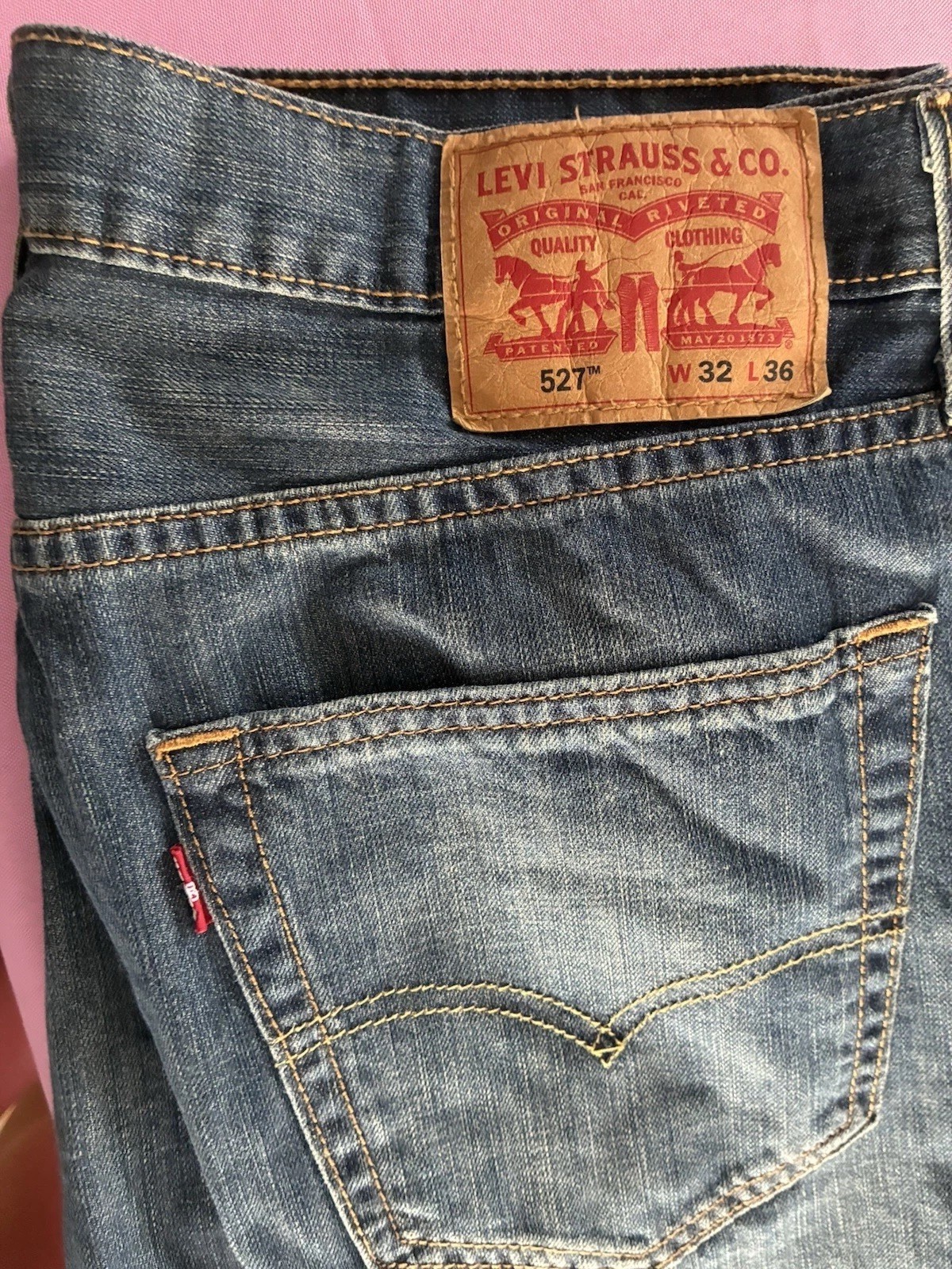 Levi’s Men’s 527 Medium Wash Blue Denim Bootcut Cotton 5-Pocket Logo Jeans