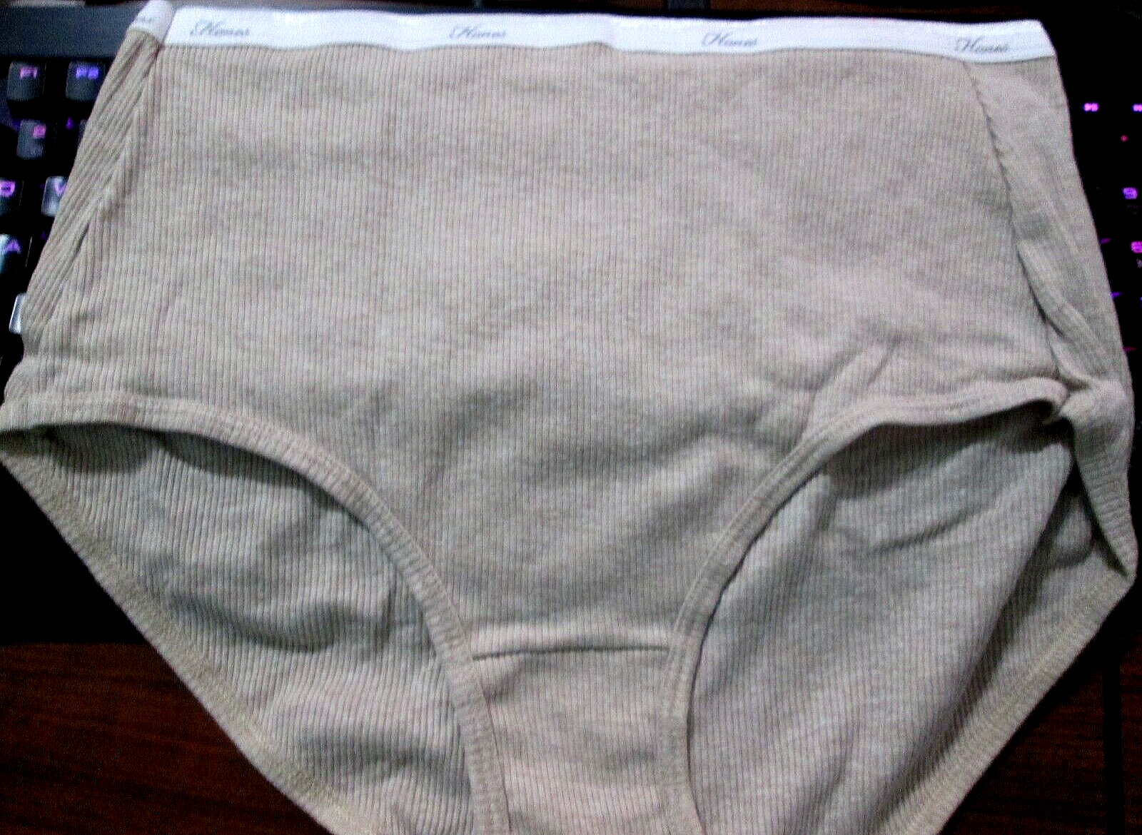 New Hanes Briefs💕 Size 6 Ribbed Beige/Tan Heather + White 75% & 100% Cotton