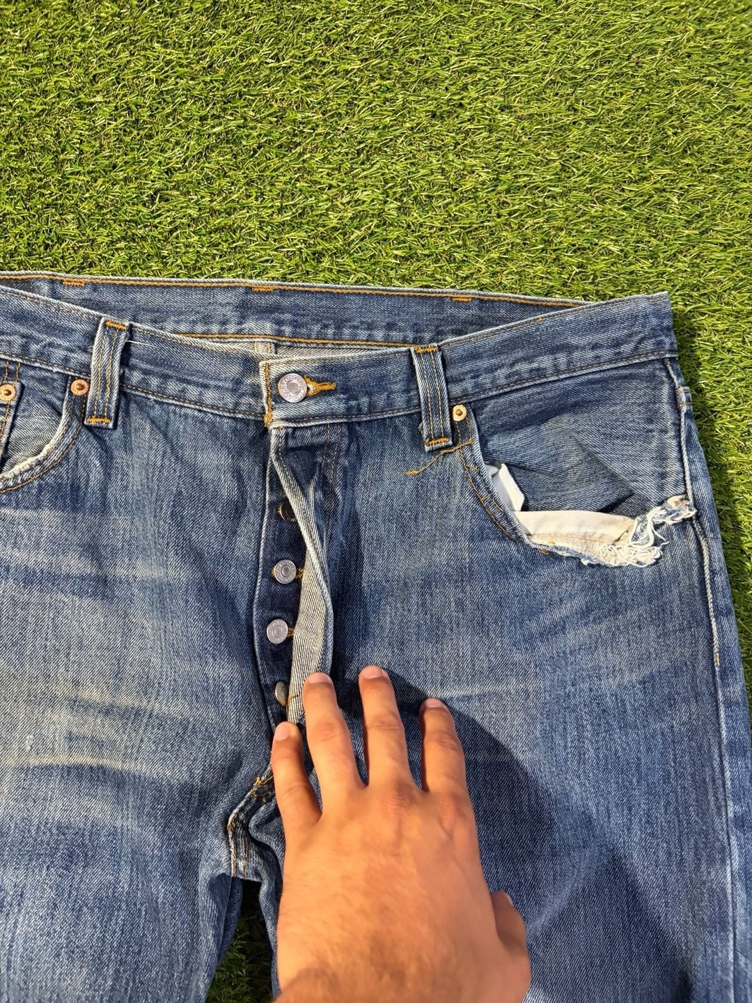 Baggy Levi’s 501 Original Fit Straight Leg Button Fly Medium Wash Jeans 40×30