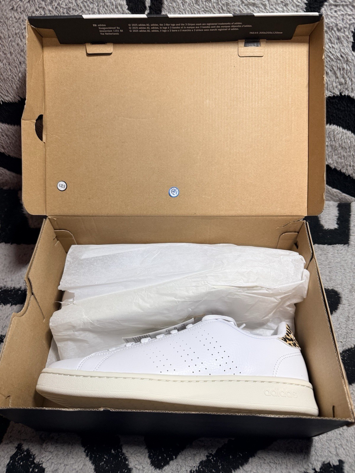 adidas Advantage Woman’s Low Top Leather Sneakers White Leopard 9.5W