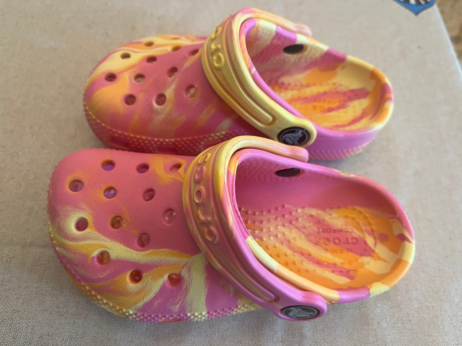 Crocs Little Kids White & Pink C7 , 8 , 9