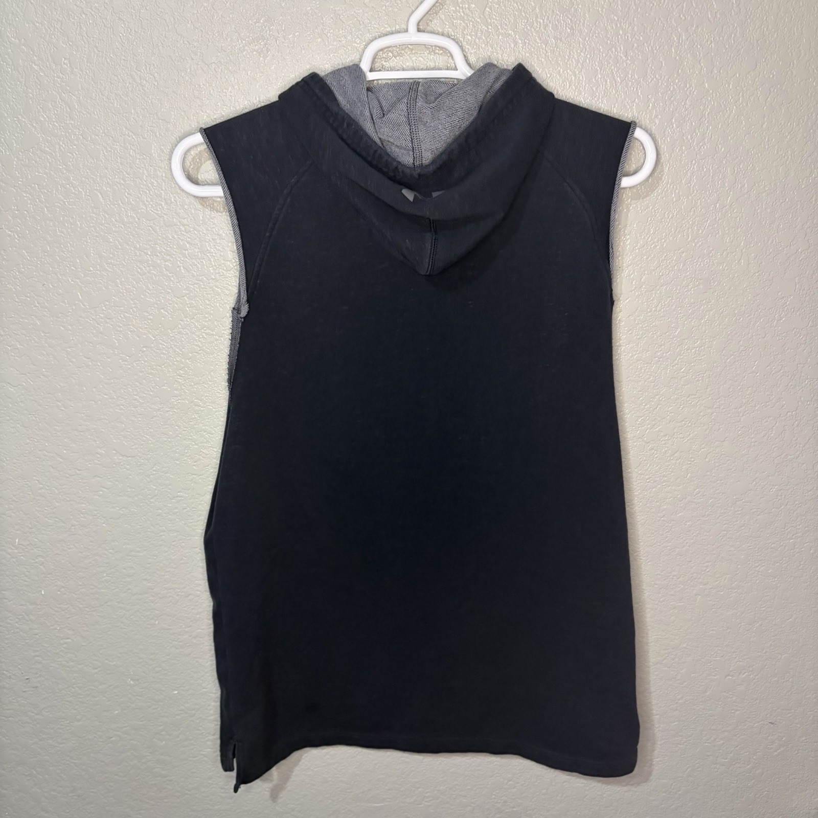 Under Armour Hoodie Mens Large Black Sleeveless Pullover Vest Kangaroo Pocket