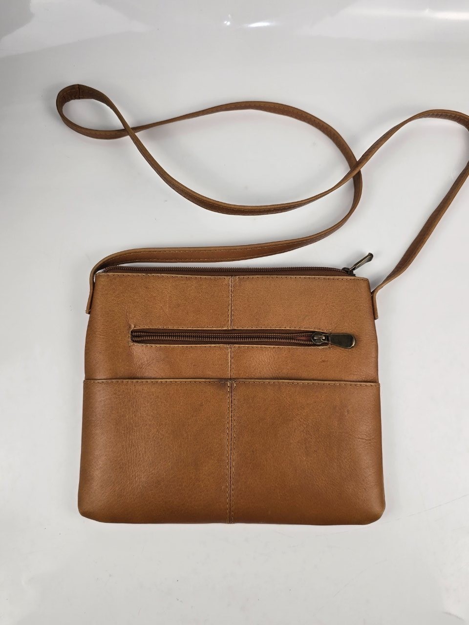 Le Donne Crossbody Shoulder Bag Leather Tan Front Zip Pocket