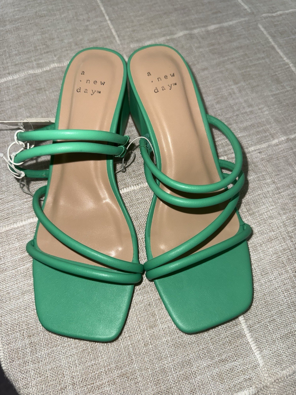 NWT Size 6 Strappy Green Block Heel Square Toe Sandals