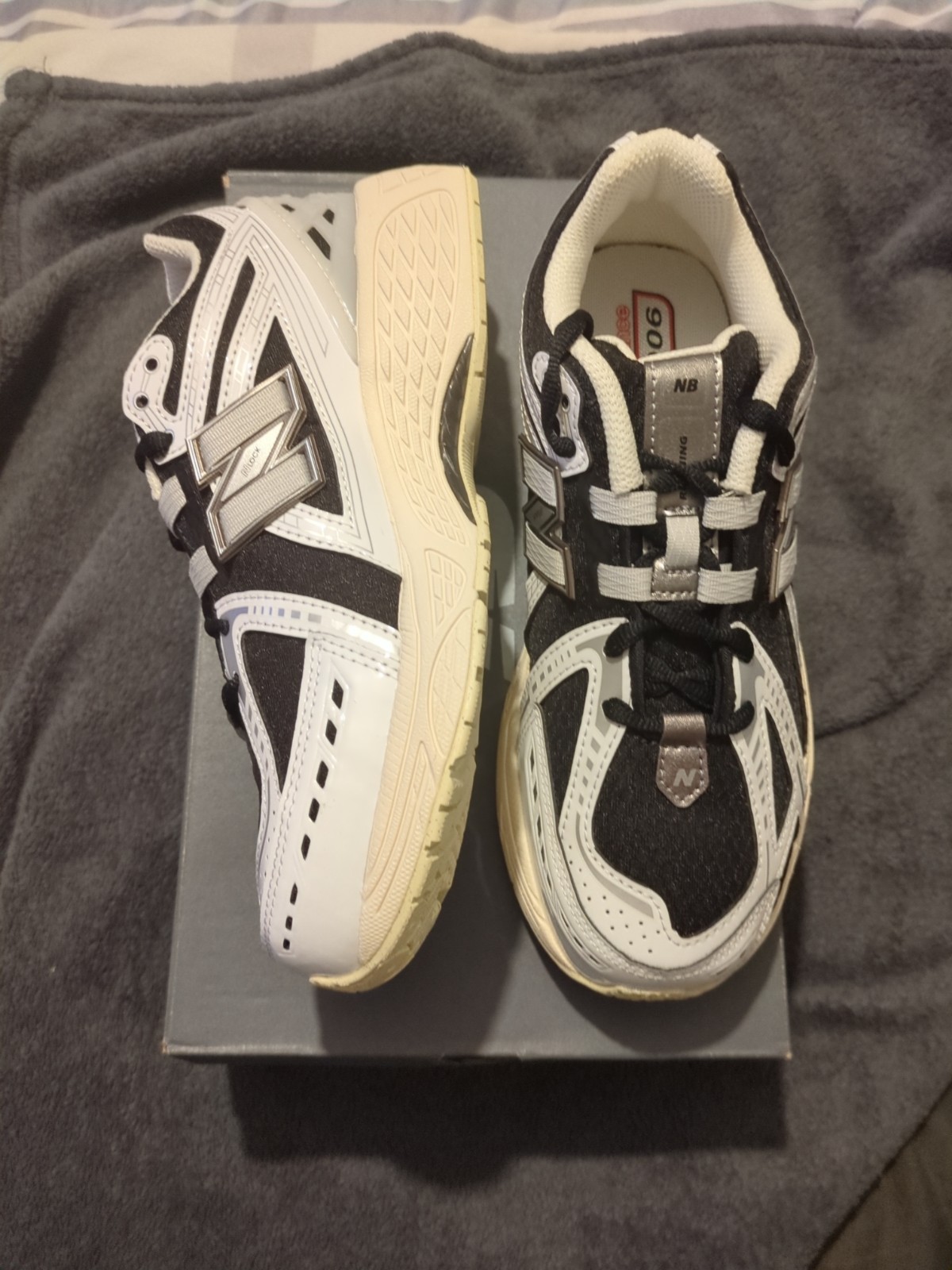 New Balance 1906 White/Black Size 5.5 Kids GC1906CI Brand New