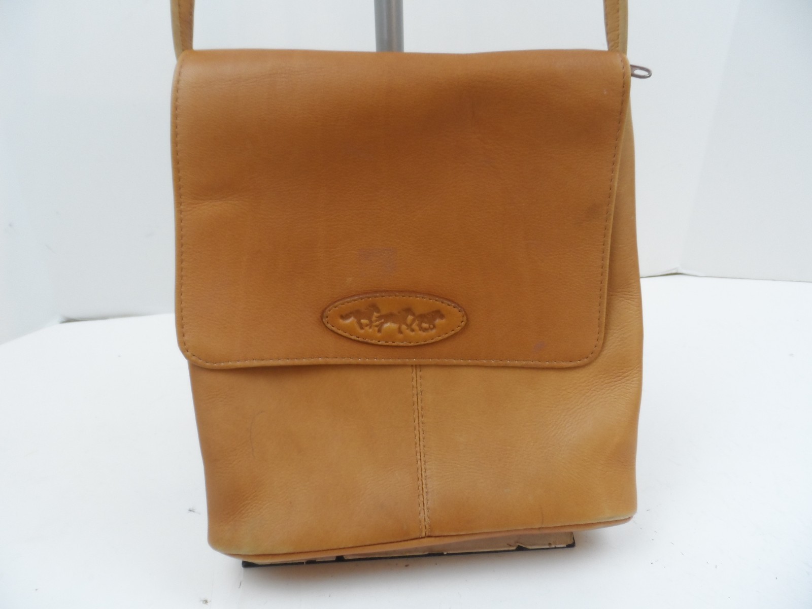 Le Donne Leather Simple Flap Over Crossbody Bag Carmel – 9 x 9 x 2