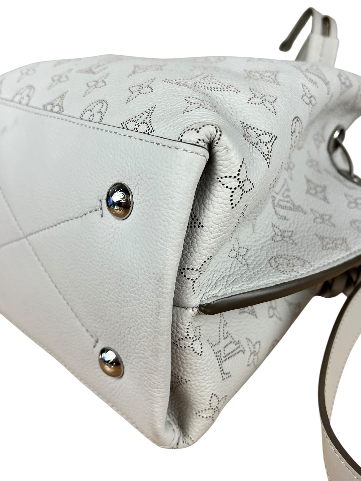 Size OS – Louis Vuitton White Perforated Leather Muria 2Way Bucket Bag – Pre-Own