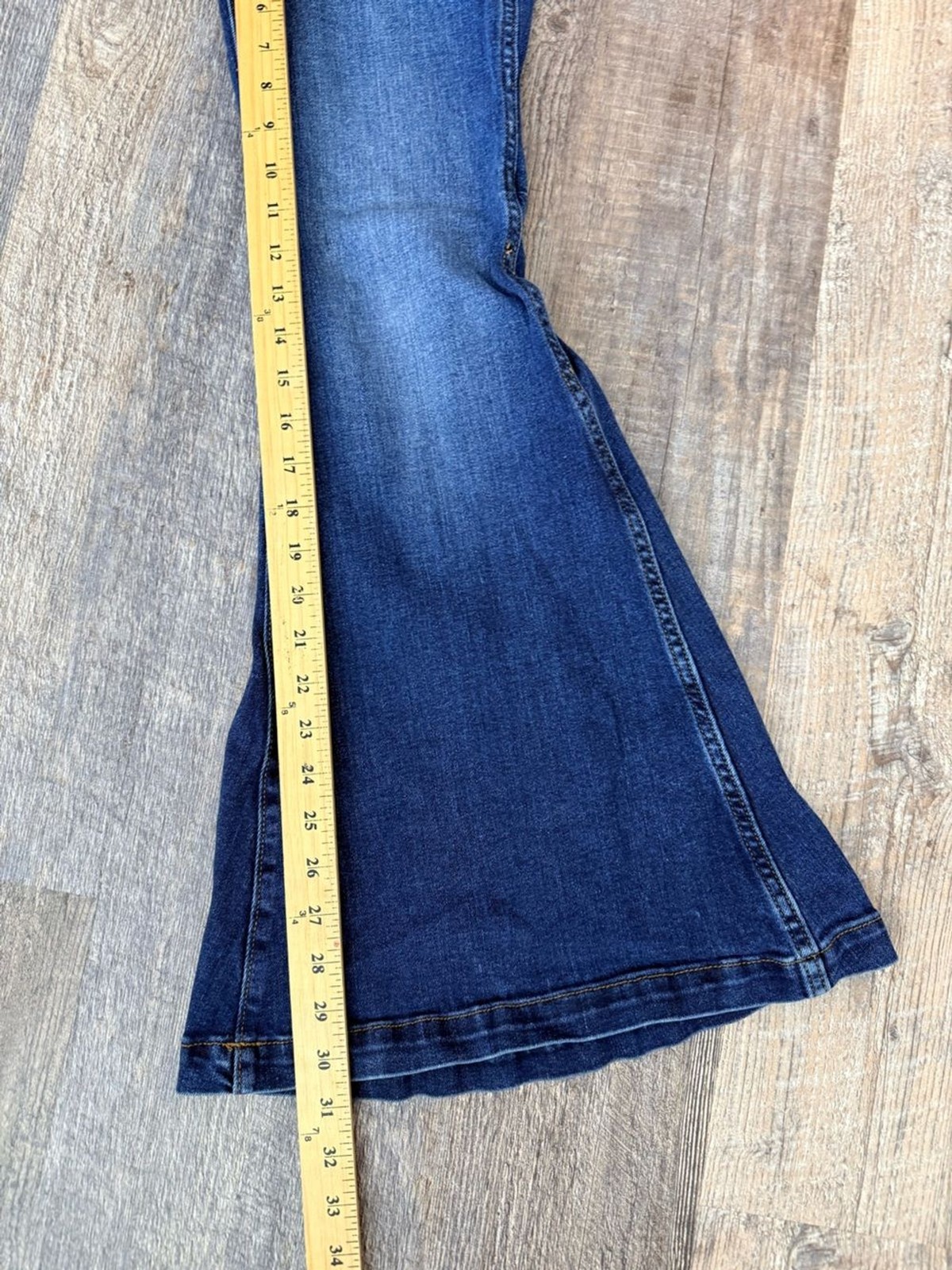 Wrangler Retro Flare Jeans Dark Blue Size 26 Stretch Comfort Bell Bottoms