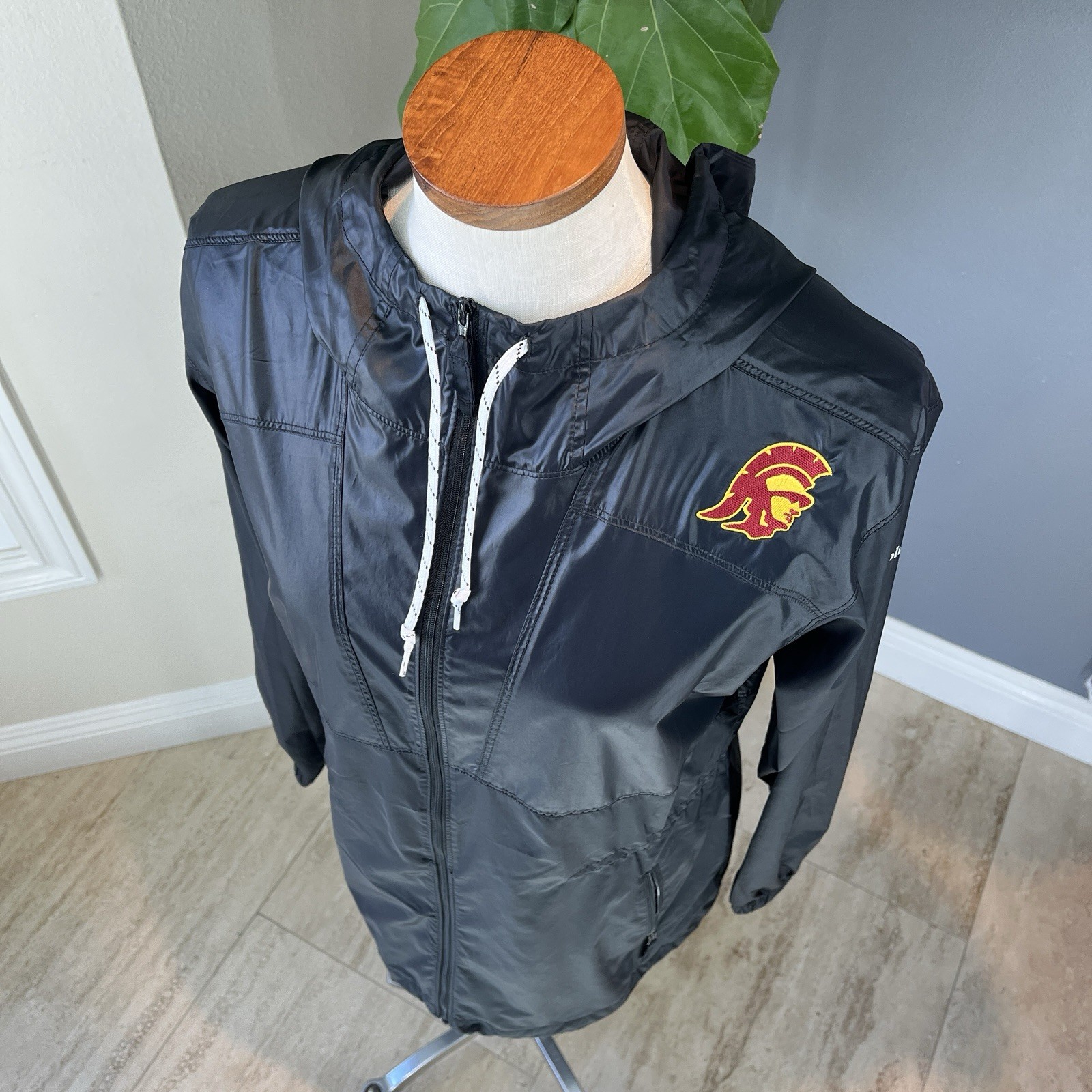 Columbia Flashback Windbreaker Womens M Black USC Trojans Hooded Jacket EUC