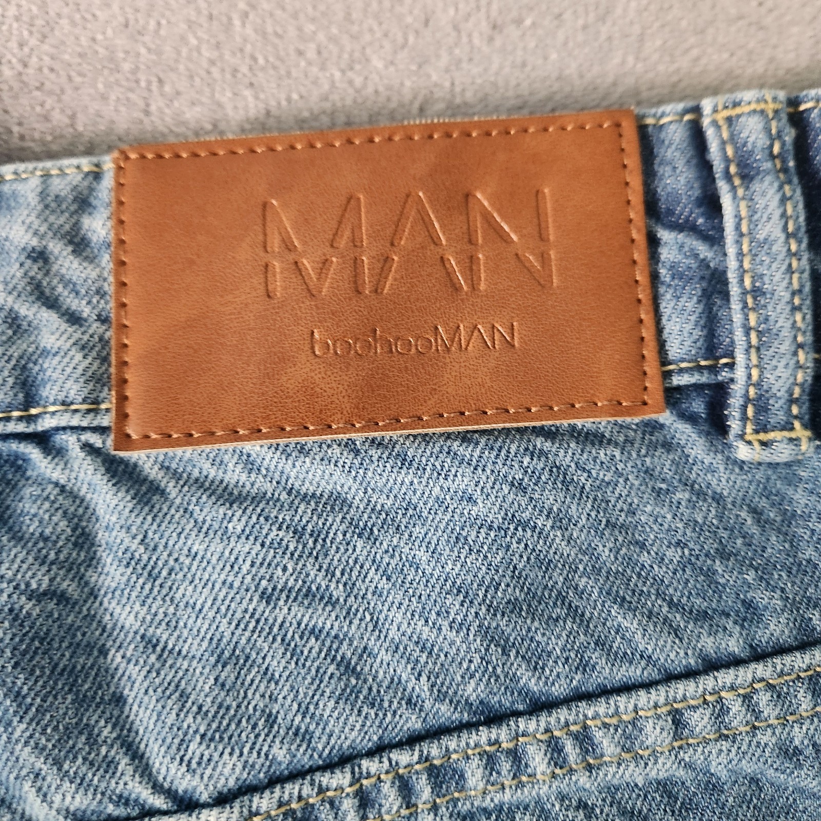 BOOHOO MAN Jeans Mens Size 36 RELAXED FIT MEN’S JEANS Light Wash Distressed