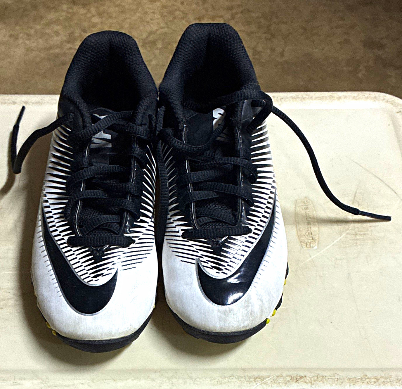Nike Vapor Shark Football Cleats Black/White/Yellow Kids 13C EU31 833388-102