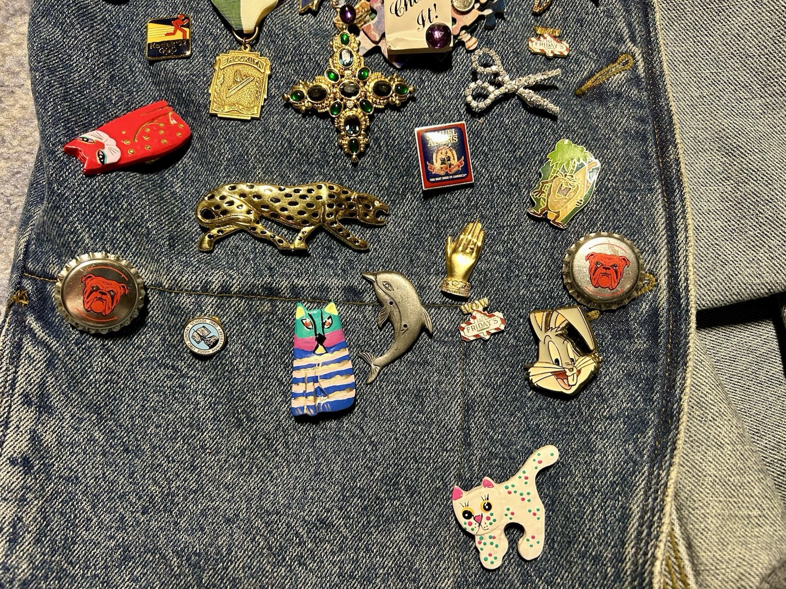 Vintage Kikit Denim Jacket Covered In 116 Vintage Pin & Brooch, See Pictures