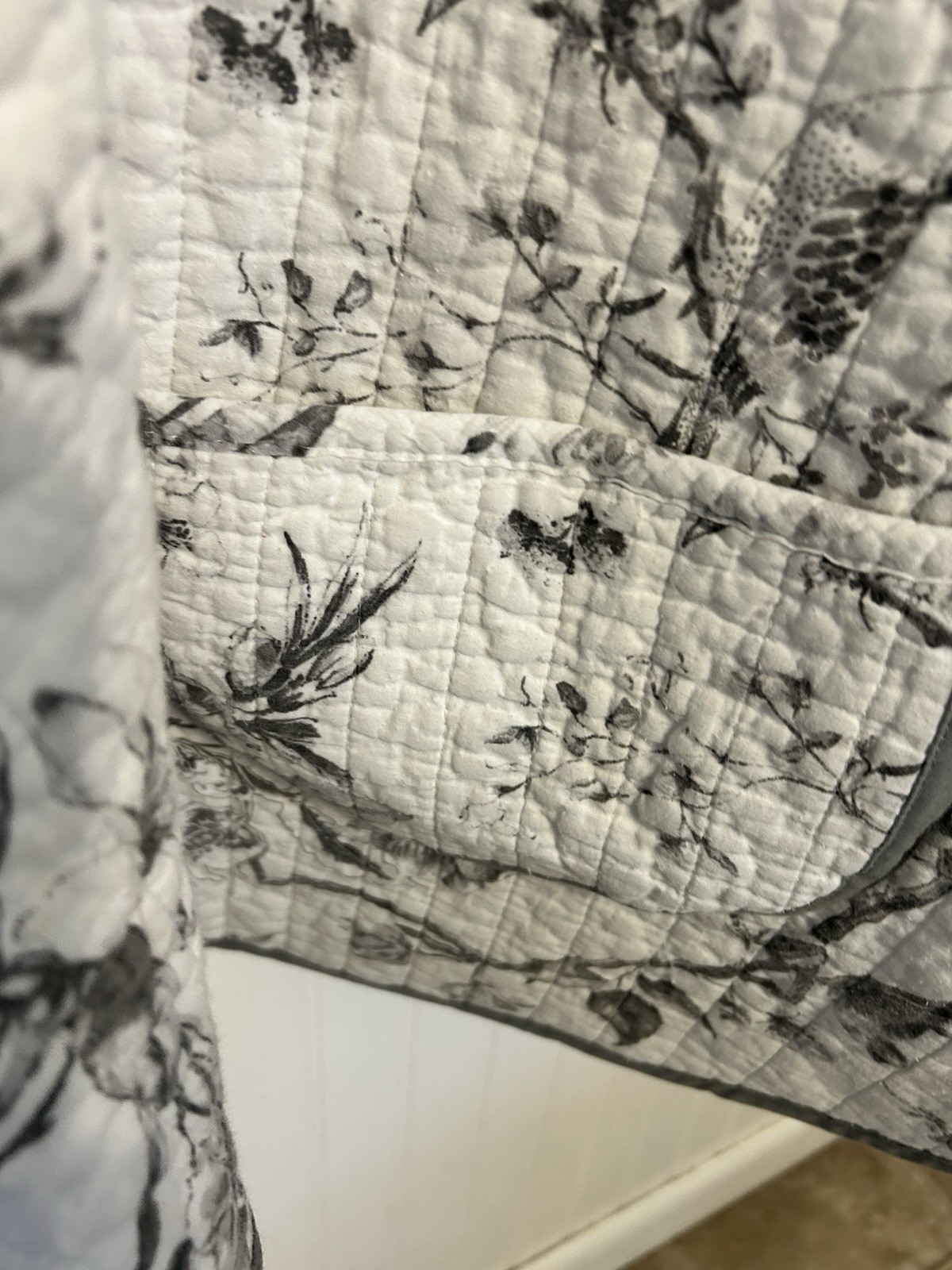 Handmade Quilt Cape Shawl Button Fasten One Size Fits Most White Black Gray