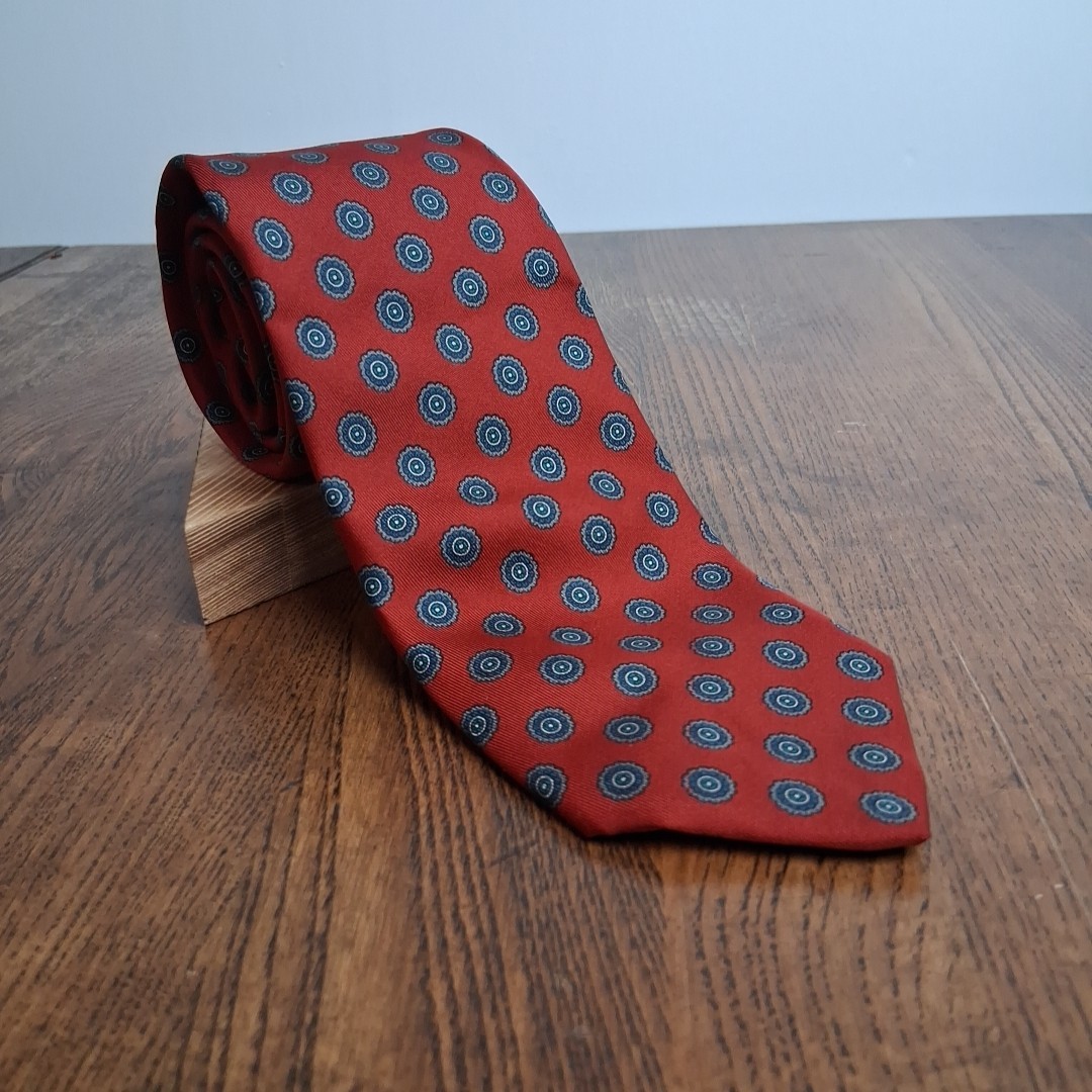 Robert Talbott Silk Tie Red Medallion Foulard Hand Sewn England USA 3.25 in Wide
