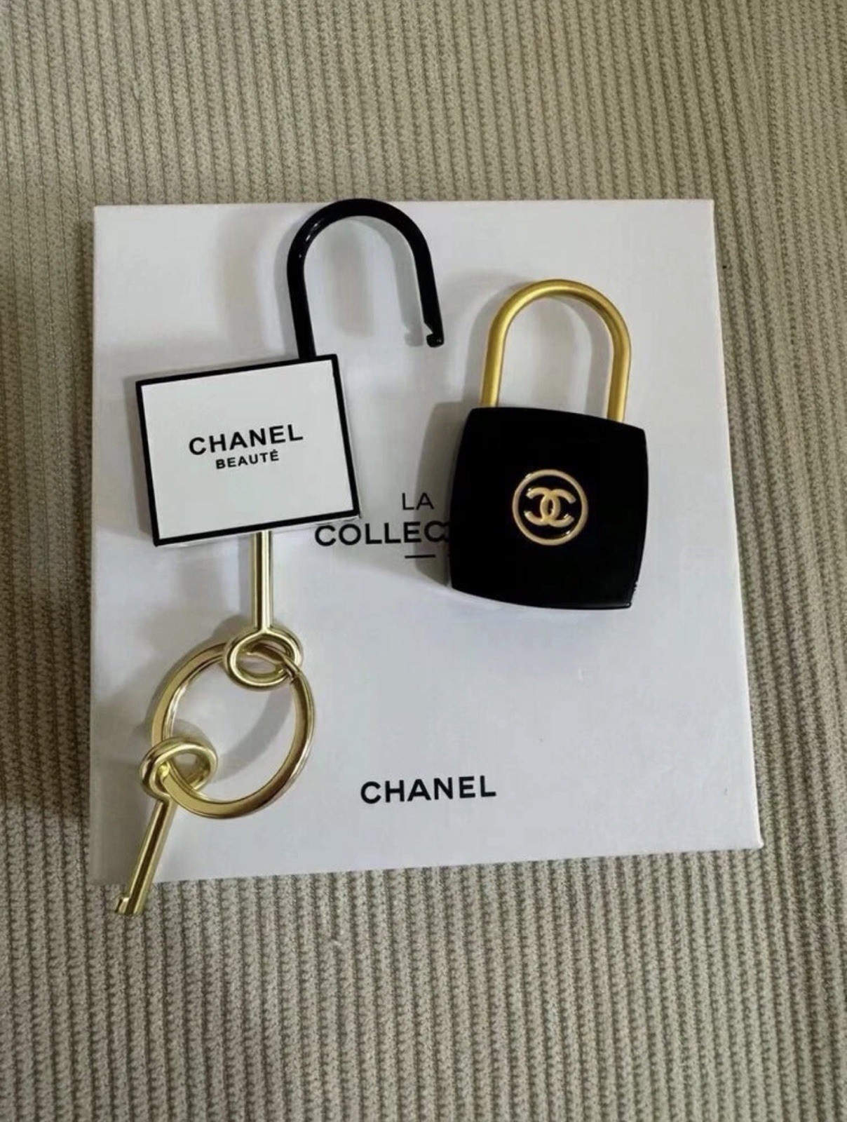 CHANEL BEAUTE La Collection 2-Pc Pad lock & Key Set Novelty GWP Black/White