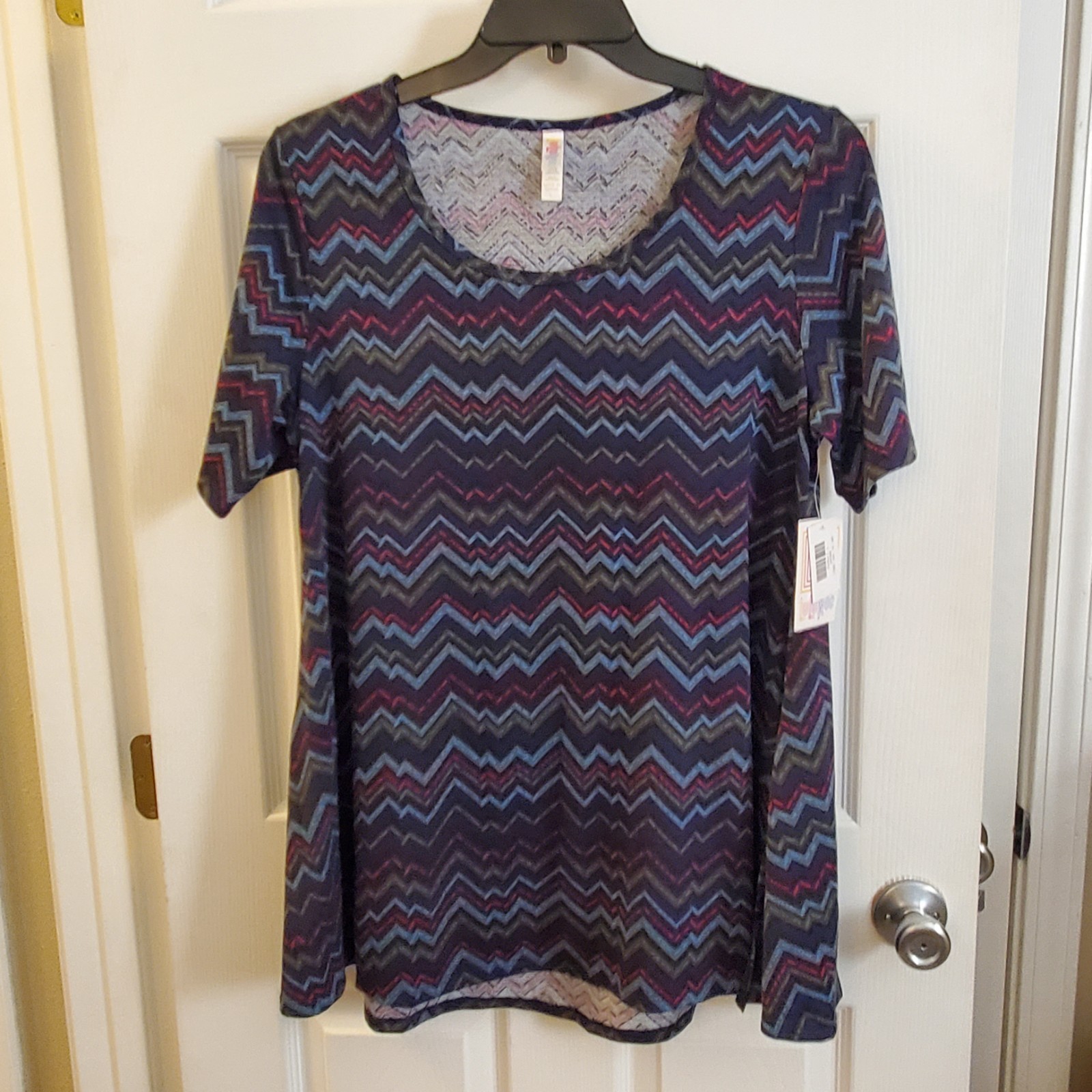 LuLaRoe Women Classic T Flowy Tunic Sz L Chevron Print lagenlook NWT casual fun