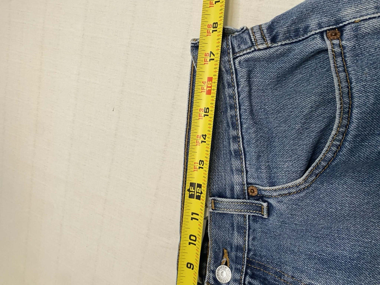 Vintage Levi’s 550 Men’s Relaxed Straight Jeans Blue Medium Wash Cotton Y2K 8