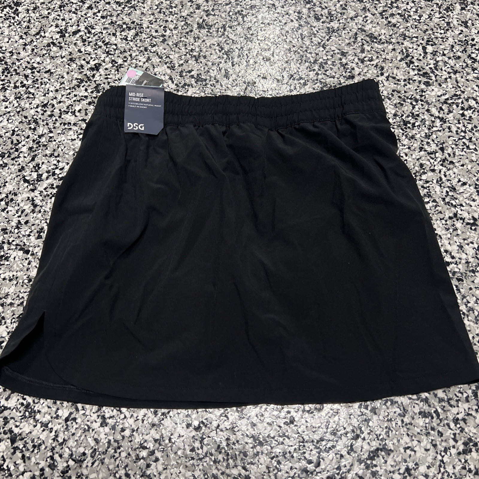 NWT DSG Mid Rise Stride Skort Womens Size Small Pure Black DAW13123