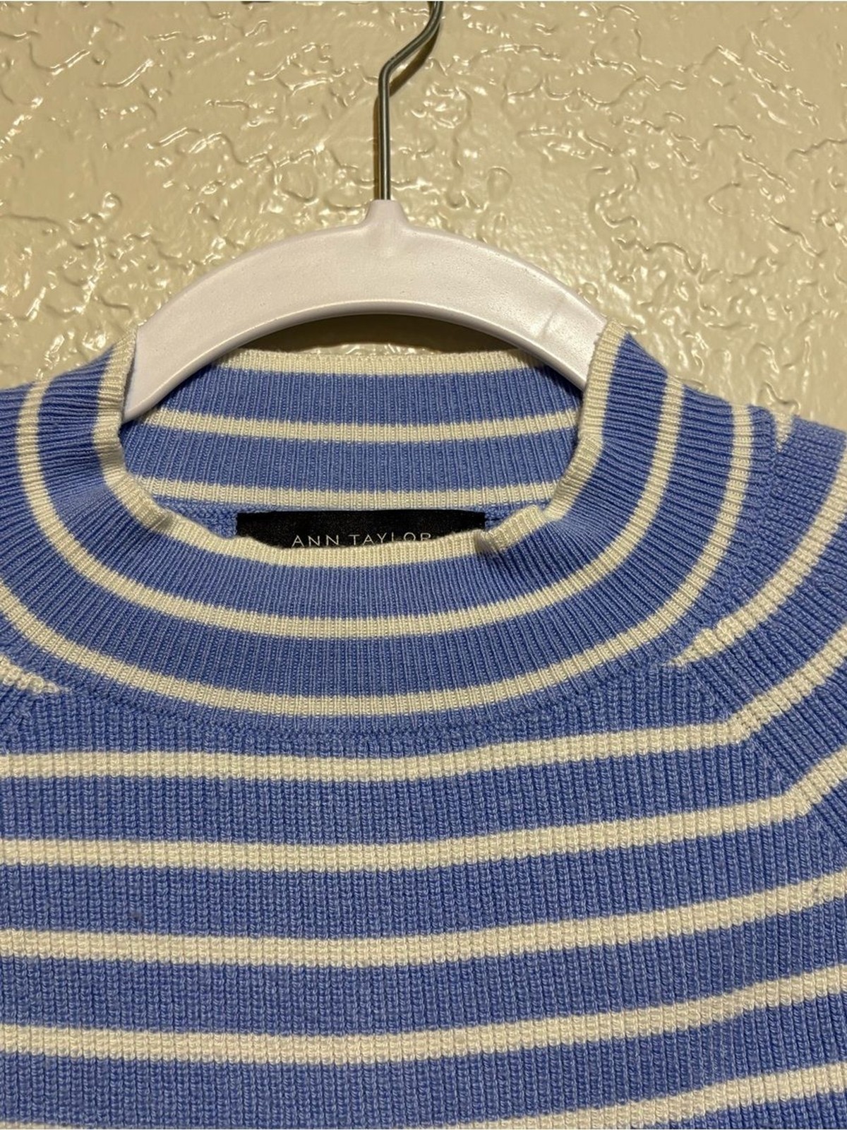 Ann Taylor Blue & White Striped Short Sleeve Sweater Size Medium