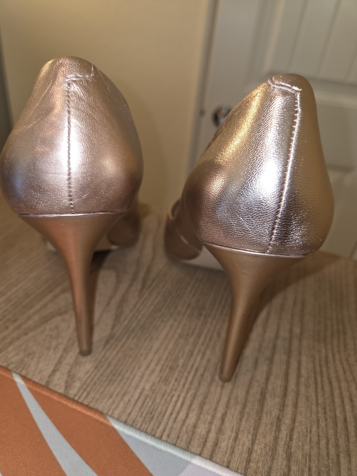Charles By Charles David Women’s Rose Gold Leather Pumps US Size 10