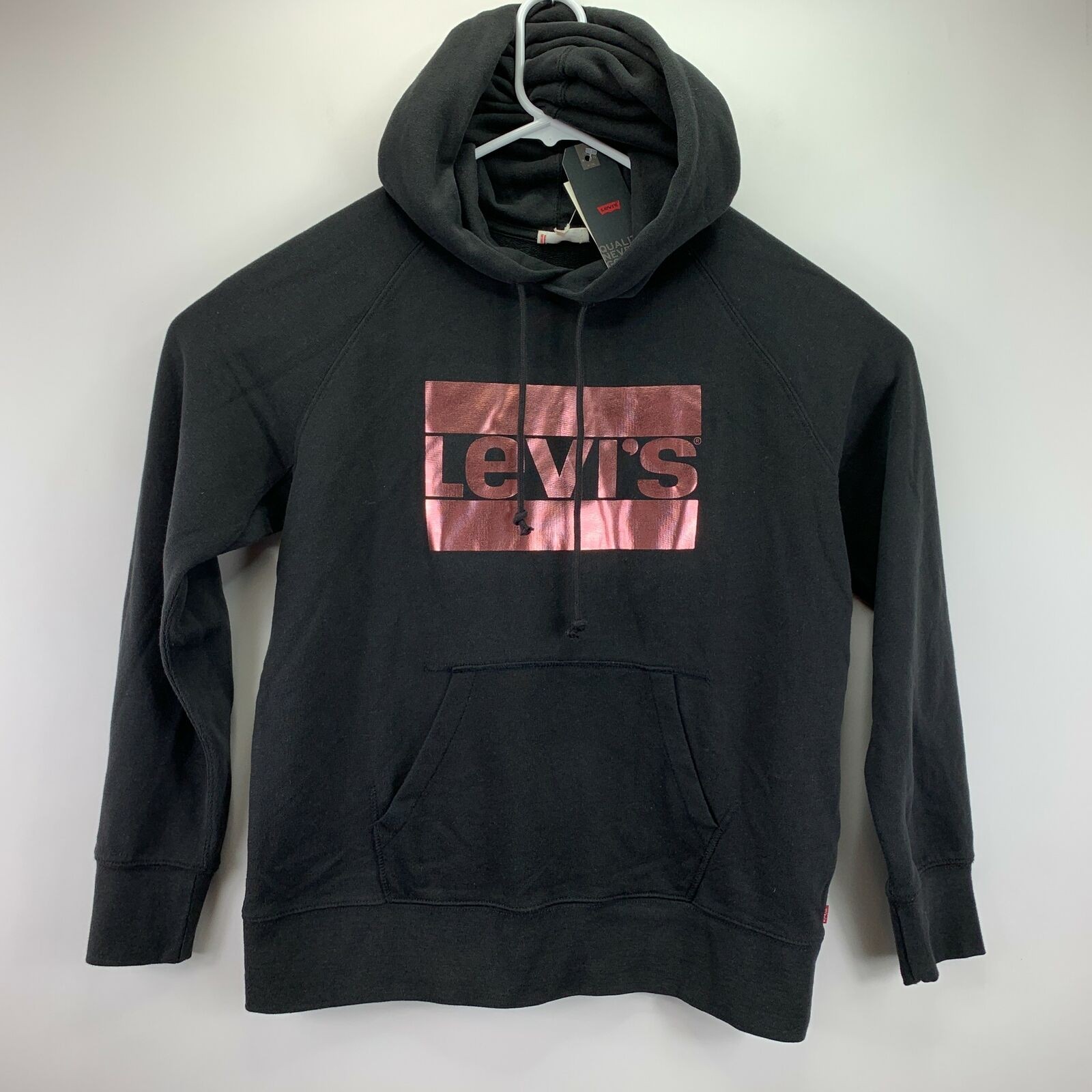 Levi’s Womens Metallic Logo-Print Graphic Pullover Hoodie Black M