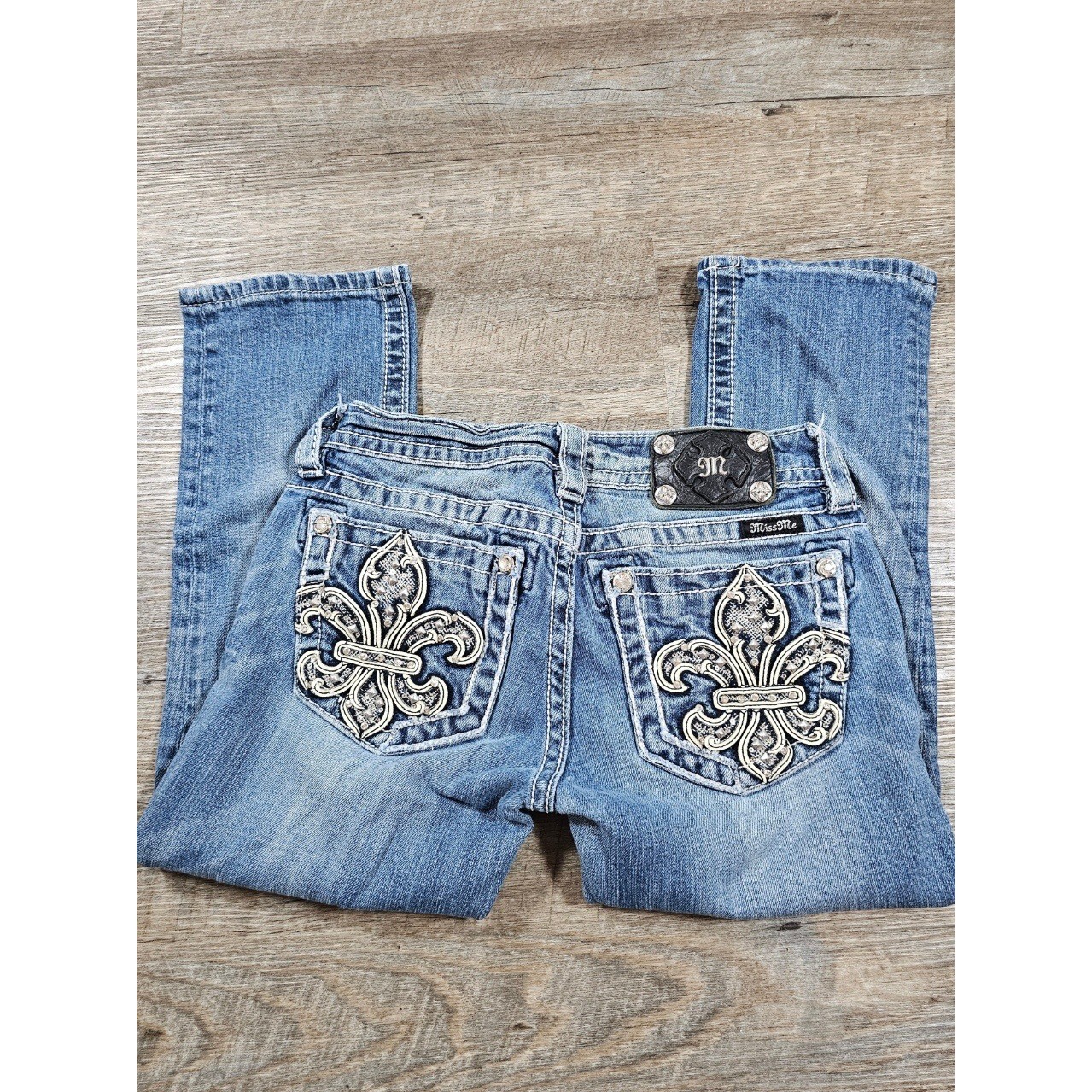 Miss Me Signature Cuffed Capri Jeans Fleur De Lis Embellished Medium Wash 26