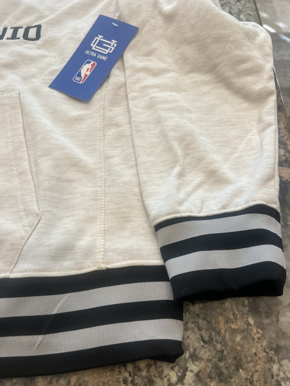 San Antonio Spurs sweatshirt Size X-LARGE super nice . NWT READ ABOUT