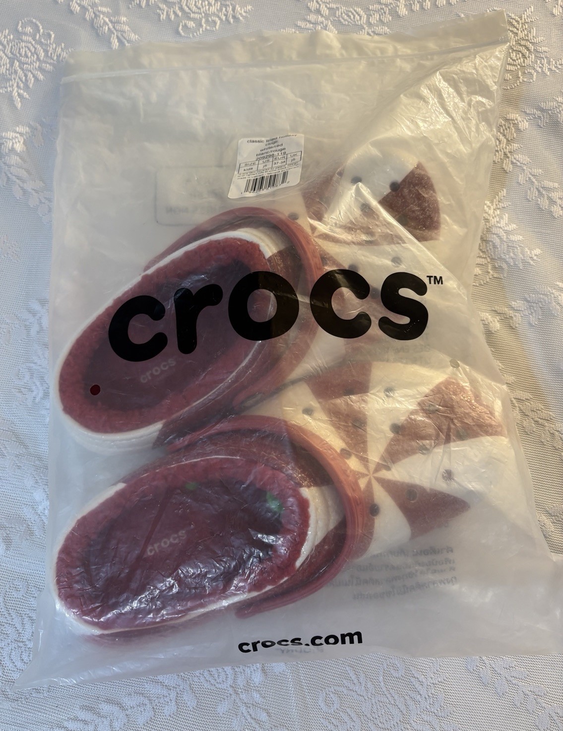 Crocs Classic Lined Holiday Clog White Red Kids J5 New with Tags 209298-119 NWT
