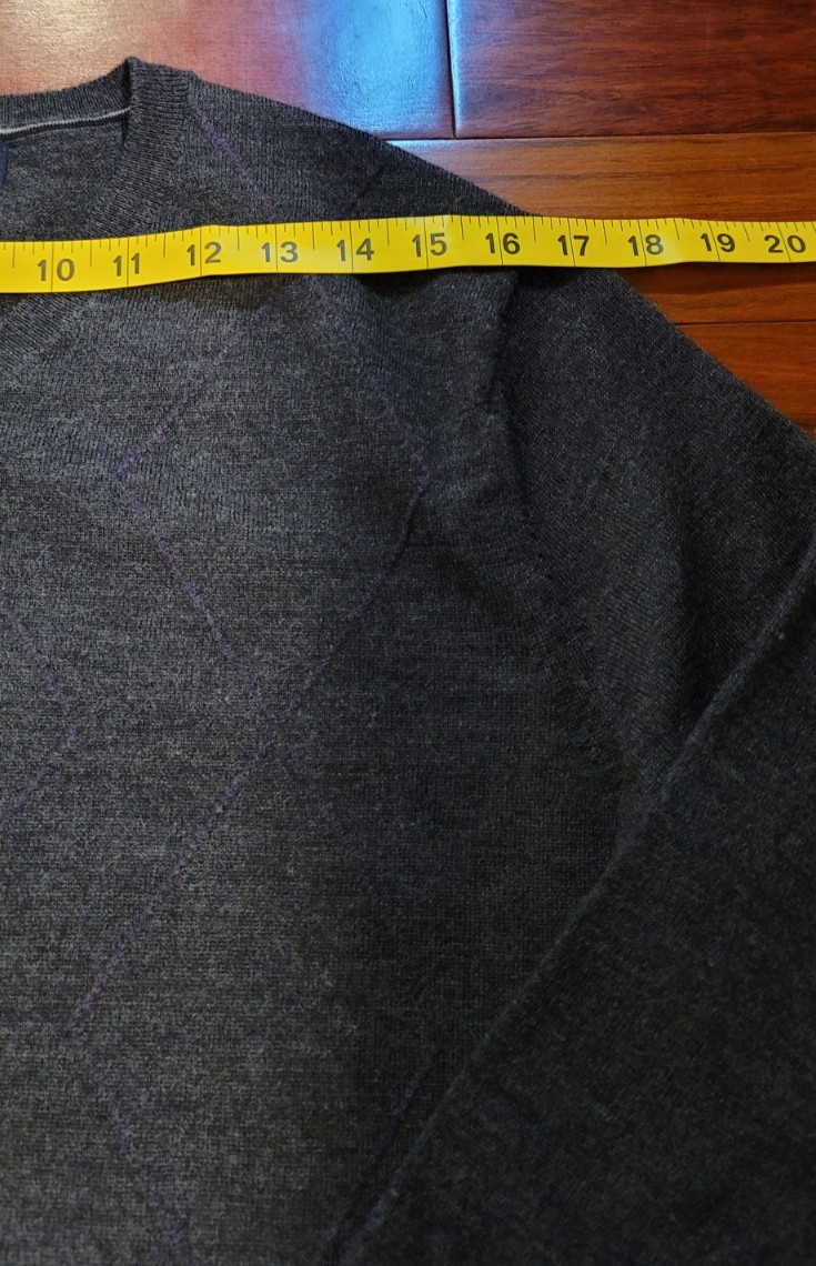 Banana Republic Extra Fine 100% Merino Wool Size M CHARCOAL V neck Men Sweater