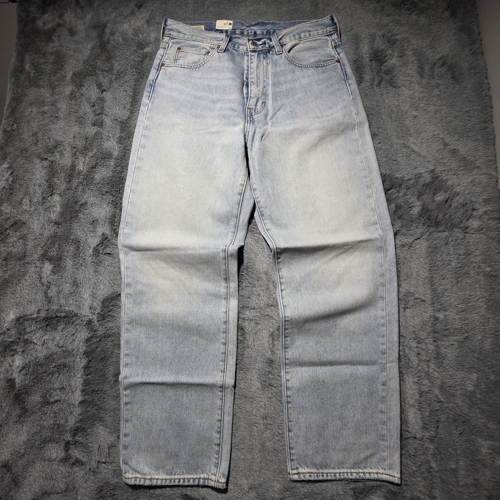 Levi’s Premium 568 Loose Straight Light Wash Denim Jeans 32×30 NWT IRR
