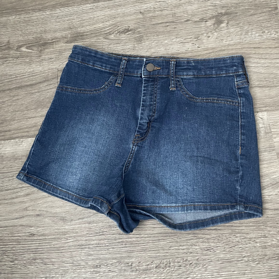 Wild Fable Women’s Mom Denim Shorts Blue Medium Wash 5-Pocket Size 8/29R