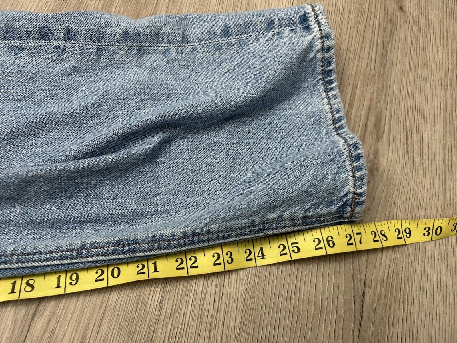 American Eagle Strigid Mom Jeans Womens Short Light Wash size 000 fraying