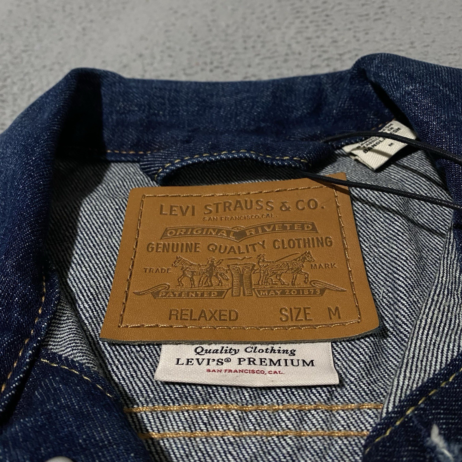 Levis Premium Type 2 Denim Jacket Mens Medium Blue Jean Relaxed Fit Trucker NEW