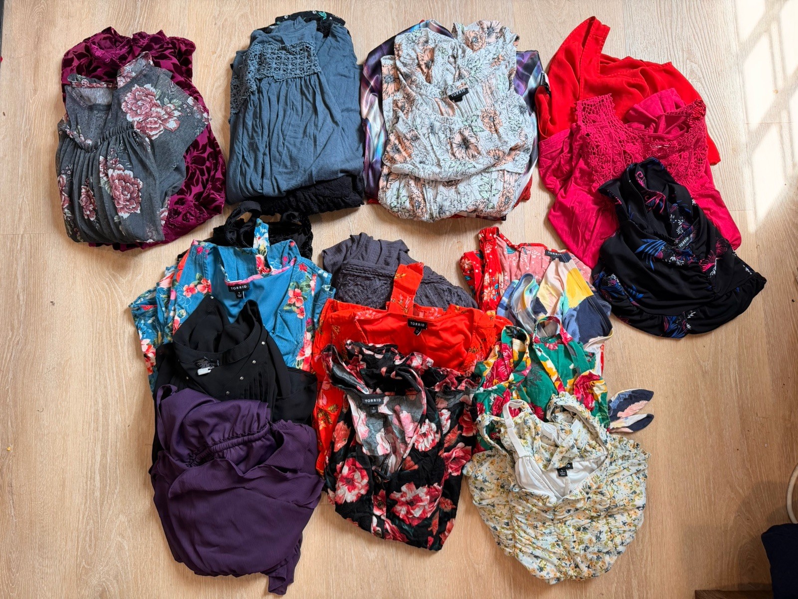 HUGE TORRID LOT! Size 1XL 23 Different Shirts & Patterns Rarely Worn
