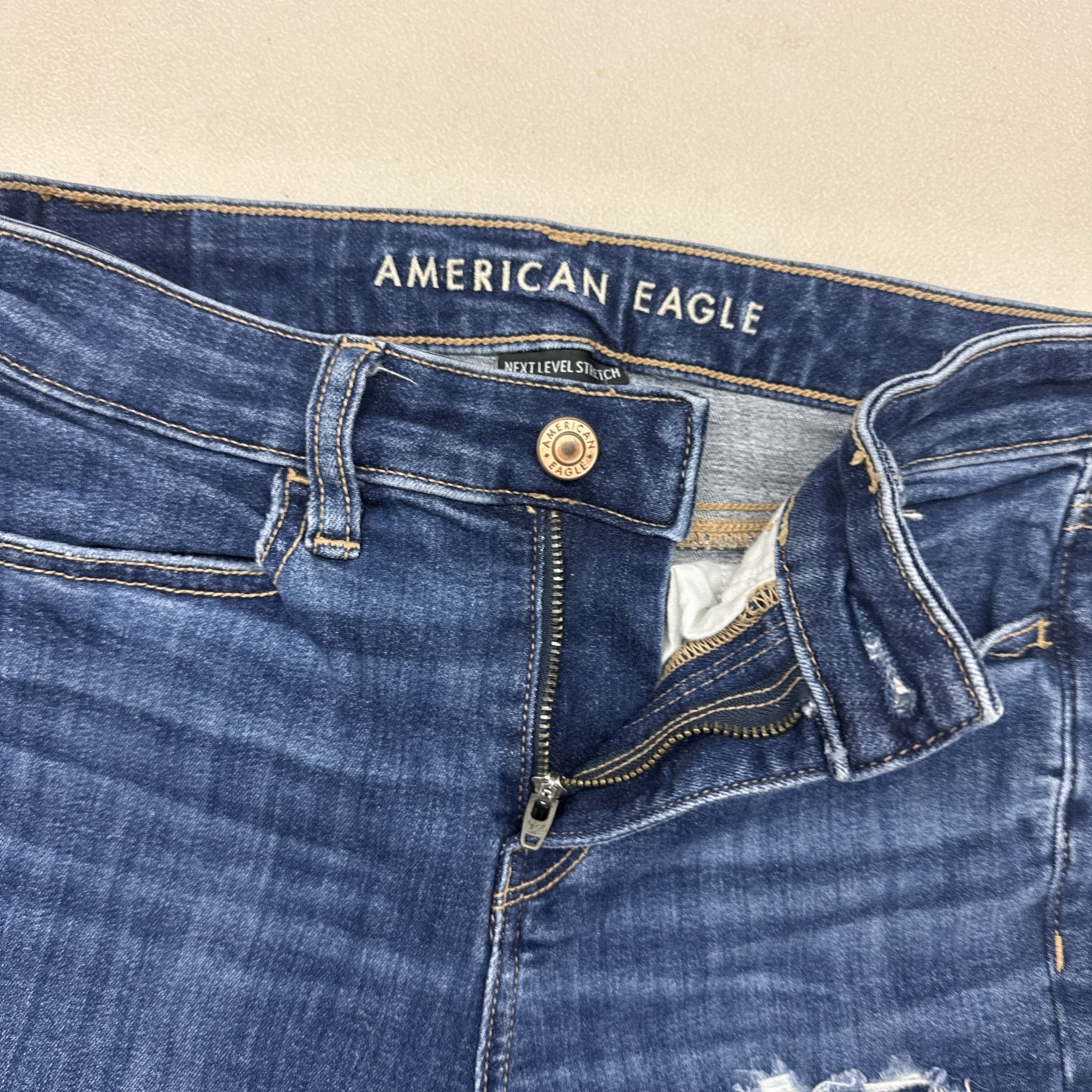 American Eagle Next Level Stretch Women’s Low Rise Jeggings Size 0 Distressed