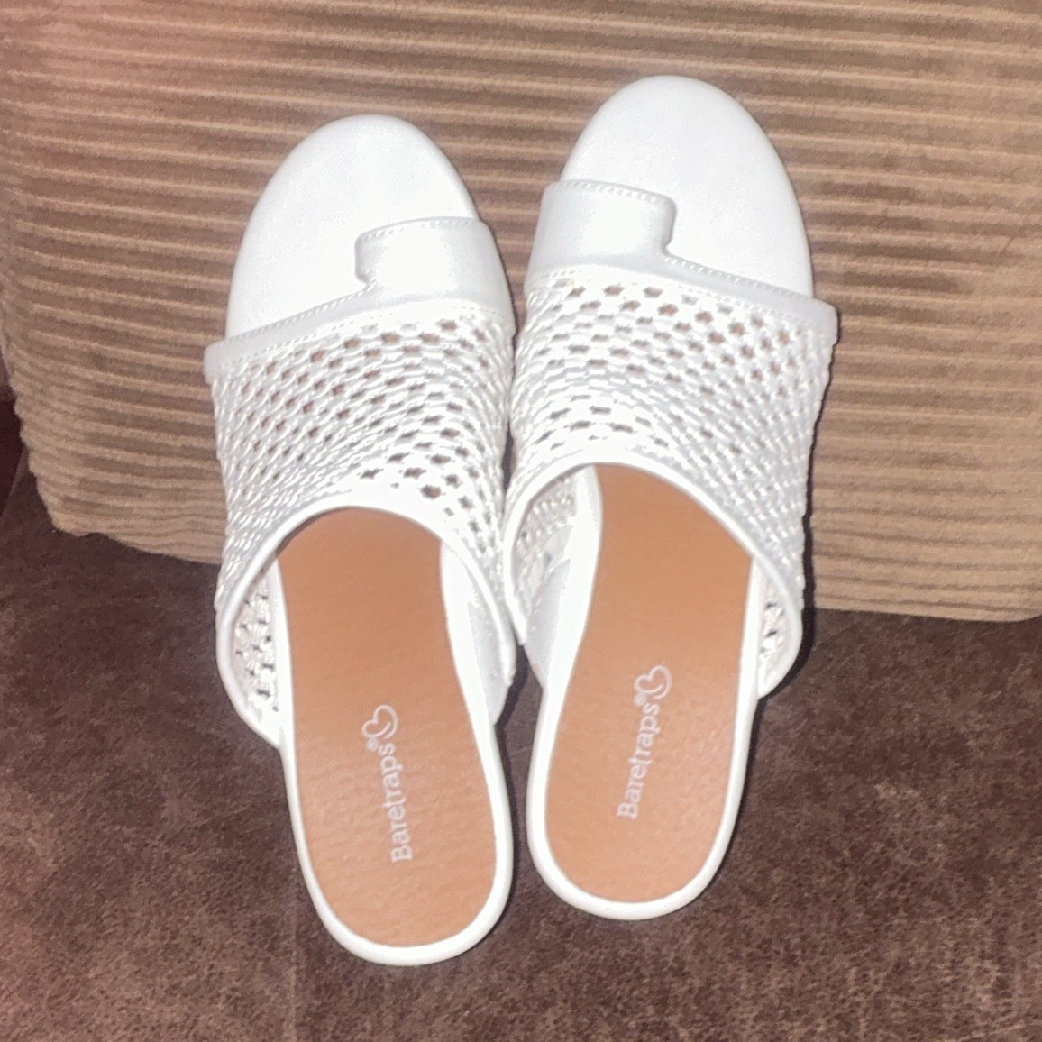Baretraps Women’s White Wedge Slide Sandals Open Toe Cut-Out Slip On 8M