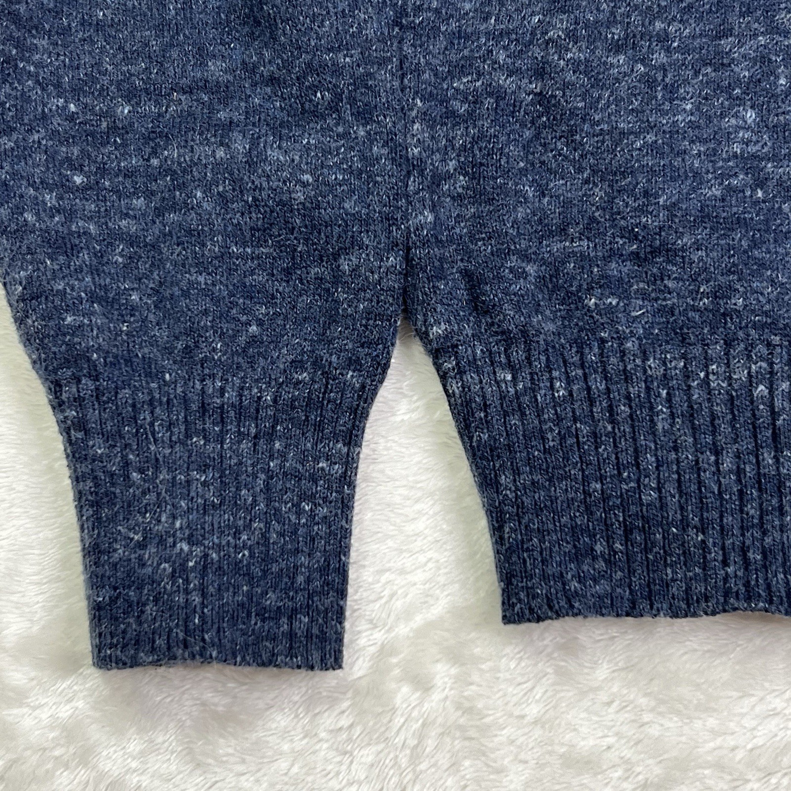 Classic Gap Men’s Sweater Cotton Blend Sz M Dark Blue Chic Comfort Any Occasion