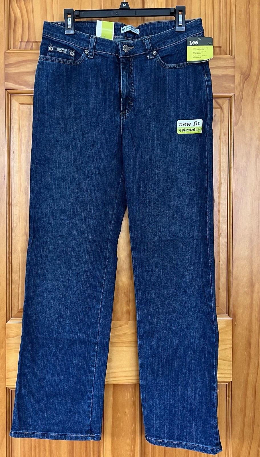 Lee Jeans Stretch Natural Straight Leg Sz. 12 M Just Below Waist NWT Runs small.