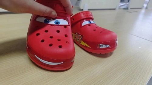 NEW Kid’s LIGHT-UP Lightning McQueen Croc NWT Kid Shoe Clog Disney C8-J3 Sizes