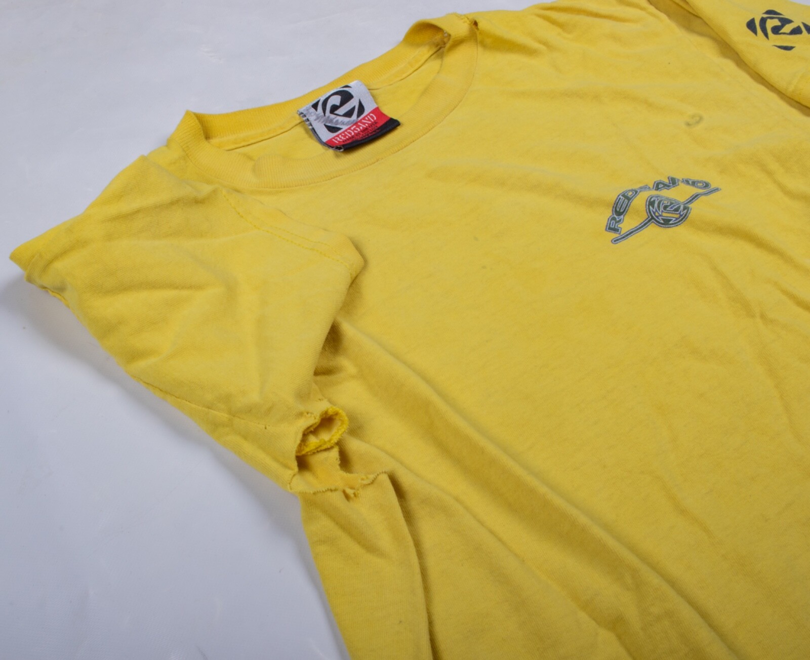 Vintage 2000 Red Sand American Standard Worn Distressed Yellow Shirt Men’s Small