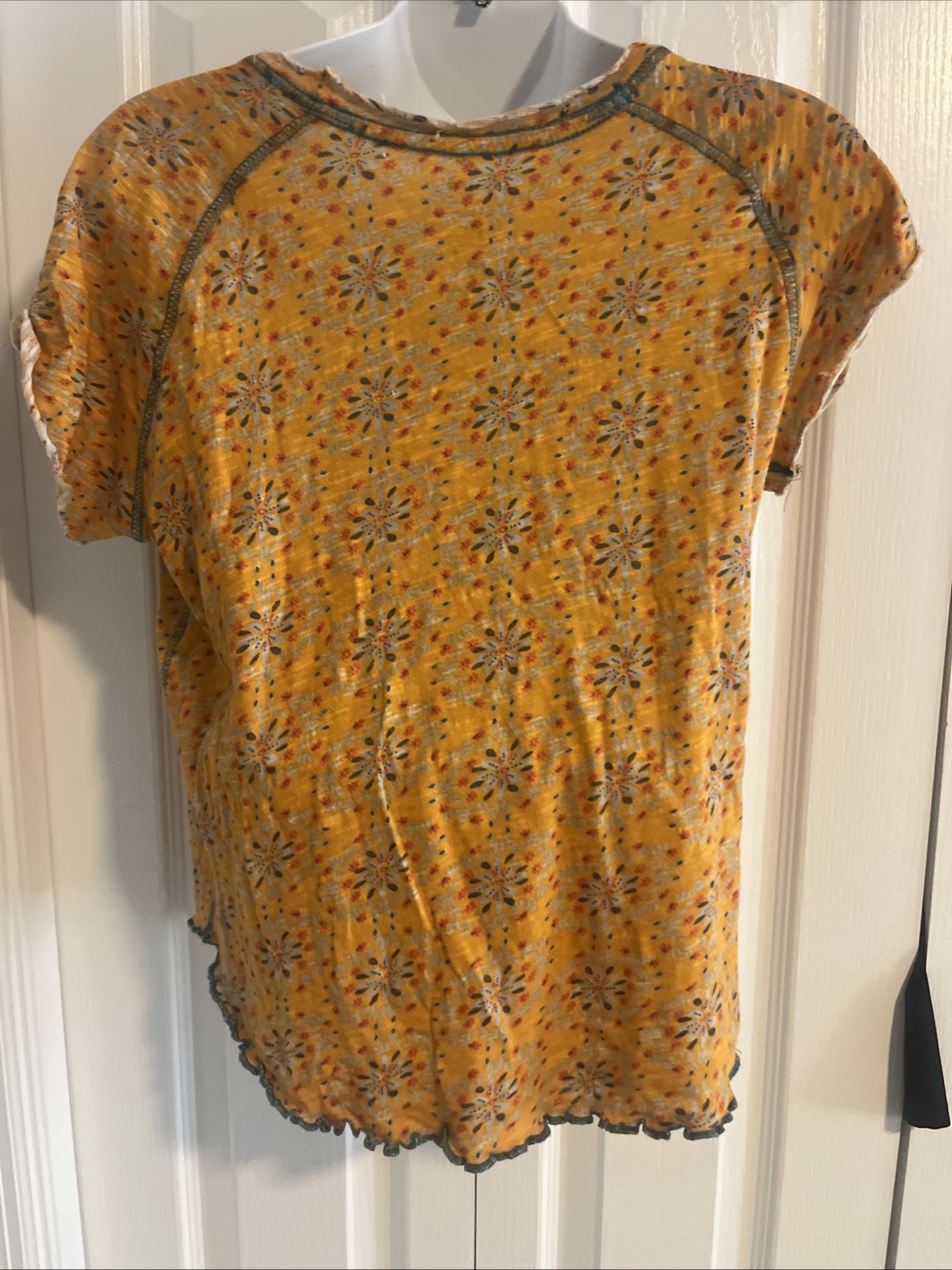 NATURAL LIFE Lily Cotton Short Sleeve Tee Shirt in Floral Mustard Size Small