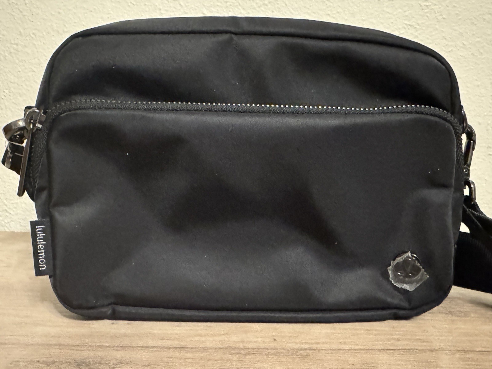 NWOT Black Lululemon 3L large everywhere crossbody metal hardware