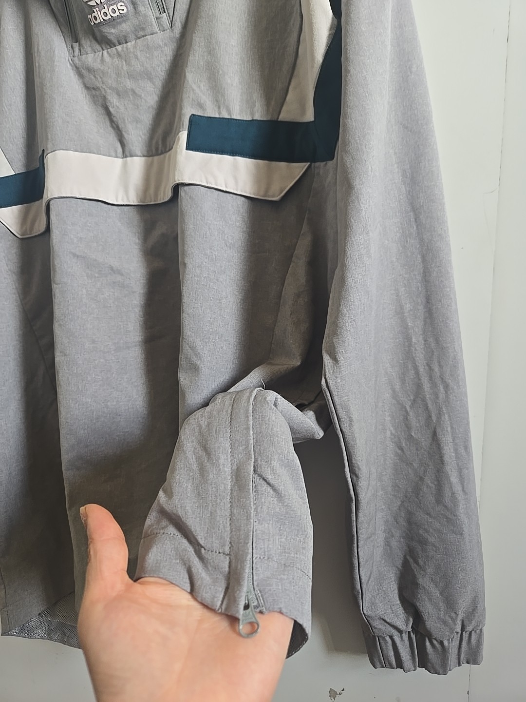 adidas Men’s BR8 Pullover Windbreaker Jacket Charcoal Grey/Chalk Size S DT2732