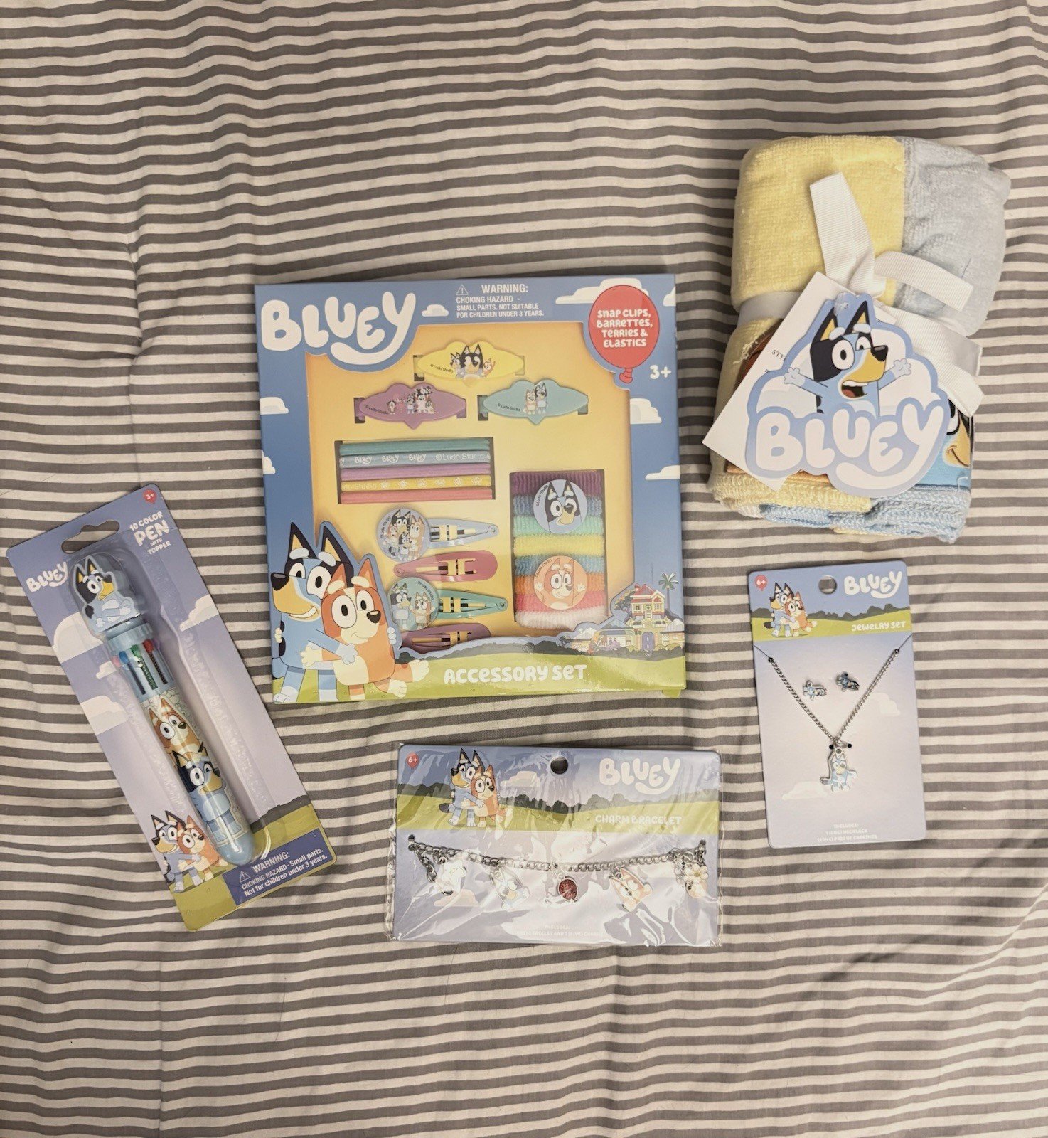 BLUEY BUNDLE X5 Merchandise Jewelry, Hair Accessory Set, 10 Color Pen, Towels